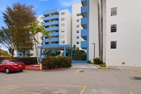 5050 NW 7th St #806, Miami, FL 33126