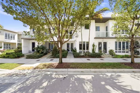 10530 NW 63rd Ter, Doral, FL 33178