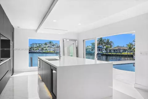 670 SE 7th Ave, Pompano Beach, FL 33060