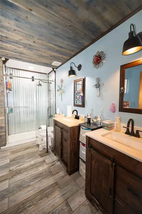 Bath - 2036 Live Oak Blvd, Saint Cloud, FL 34771 photo 1 of 9