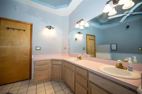 Bath - 2036 Live Oak Blvd, Saint Cloud, FL 34771 photo 9 of 9