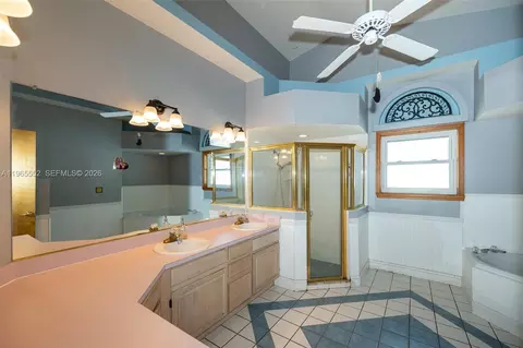 Bath - 2036 Live Oak Blvd, Saint Cloud, FL 34771 photo 5 of 9