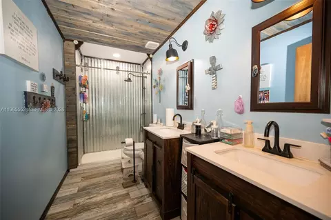 Bath - 2036 Live Oak Blvd, Saint Cloud, FL 34771 photo 2 of 9