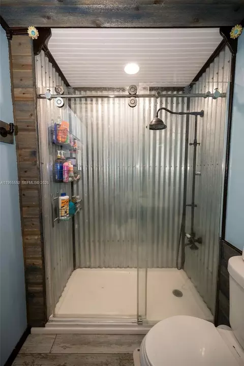 Bath - 2036 Live Oak Blvd, Saint Cloud, FL 34771 photo 3 of 9