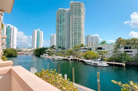 250 Sunny Isles Blvd #TH-207, Sunny Isles Beach, FL 33160