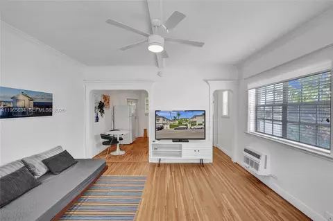 717 Espanola Way #204, Miami Beach, FL 33139