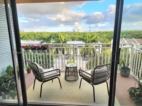 2450 NE 135th St #508, North Miami, FL 33181