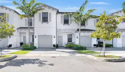 656 NW 203rd Ter, Miami Gardens, FL 33169
