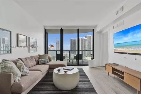 121 NE 34th St #2205, Miami, FL 33137