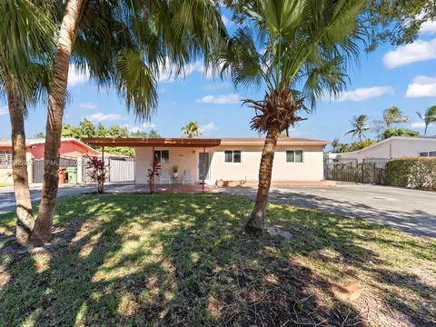 Exterior - 655 W 70th Pl, Hialeah, FL 33014 photo 3 of 11