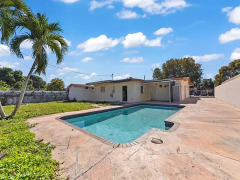 Exterior - 655 W 70th Pl, Hialeah, FL 33014 photo 8 of 11