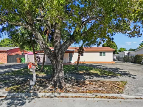 Exterior - 655 W 70th Pl, Hialeah, FL 33014 photo 7 of 11