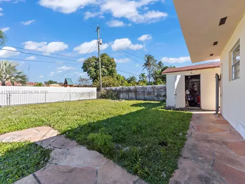 Exterior - 655 W 70th Pl, Hialeah, FL 33014 photo 10 of 11