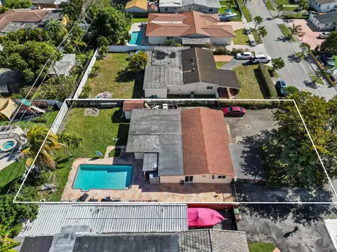 View/Area - 655 W 70th Pl, Hialeah, FL 33014 photo 3 of 6