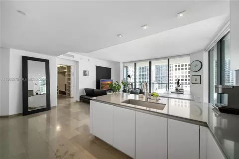 68 SE 6th St #1201, Miami, FL 33131