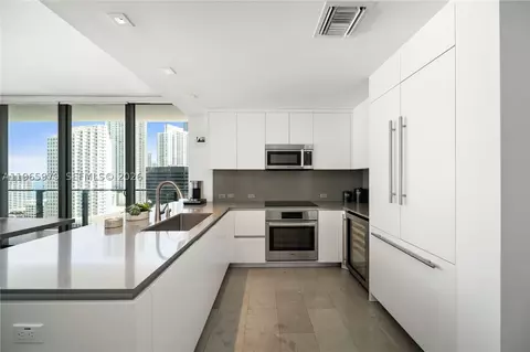 68 SE 6th St #1201, Miami, FL 33131