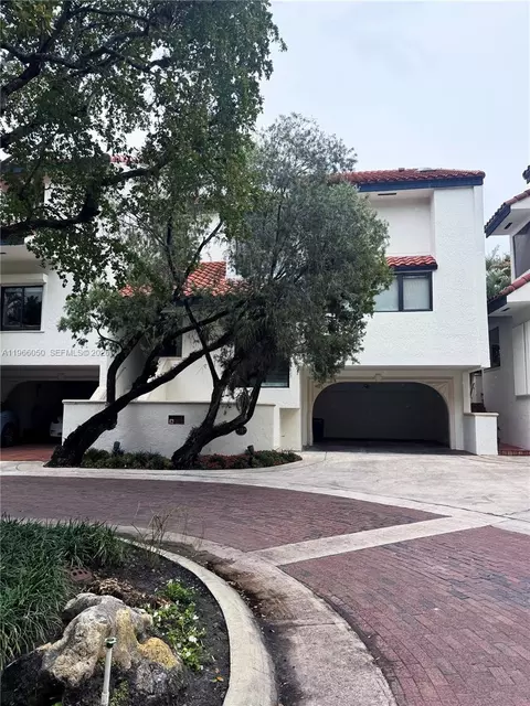 2000 S Bayshore Dr #13, Miami, FL 33133