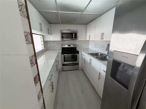Kitchen - 1104 W 44th St #87, Hialeah, FL 33012 photo 1 of 1