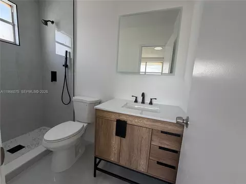 Bath - 1104 W 44th St #87, Hialeah, FL 33012 photo 1 of 3