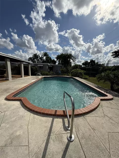 4012 SW 102 Ct, Miami, FL 33165