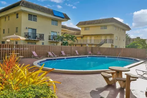 8500 SW 109 Ave #6-102, Miami, FL 33173
