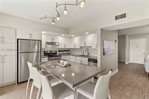 5130 Las Verdes Cir #107, Delray Beach, FL 33484