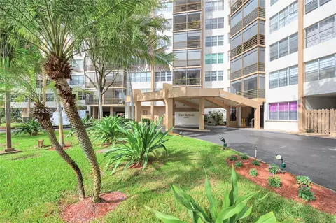 1400 Saint Charles Pl #420, Pembroke Pines, FL 33026