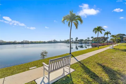 2223 Park Ln #210, Hollywood, FL 33021