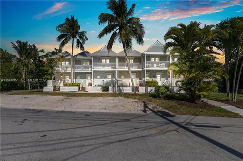 5101 Sunset Village Dr, Duck Key, FL 33050