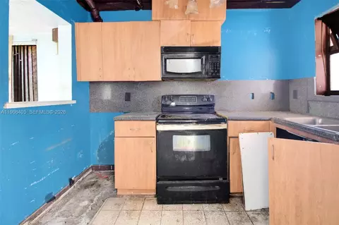 Kitchen - 1115 W 38th Ter #50, Hialeah, FL 33012 photo 1 of 2