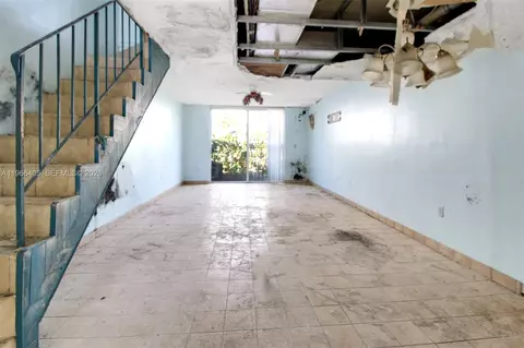 Living - 1115 W 38th Ter #50, Hialeah, FL 33012 photo 1 of 2