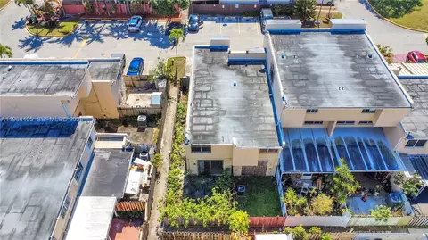 View/Area - 1115 W 38th Ter #50, Hialeah, FL 33012 photo 3 of 4