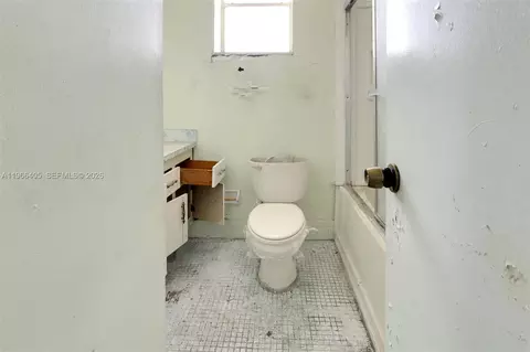 Bath - 1115 W 38th Ter #50, Hialeah, FL 33012 photo 1 of 2