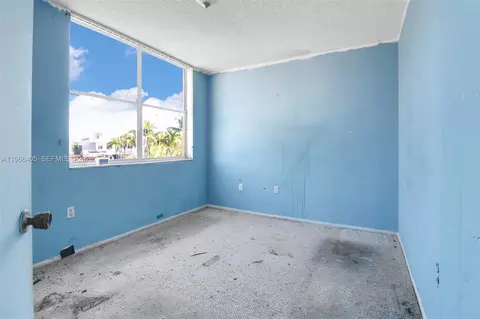 Bedroom - 1115 W 38th Ter #50, Hialeah, FL 33012 photo 3 of 6