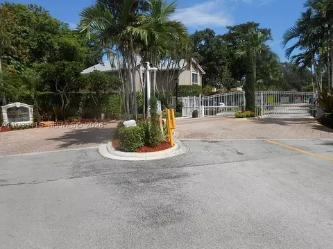 128 Laurel Rd, Hollywood, FL 33021