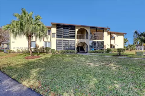 337 Pine Ridge Cir #D-2, Greenacres, FL 33463