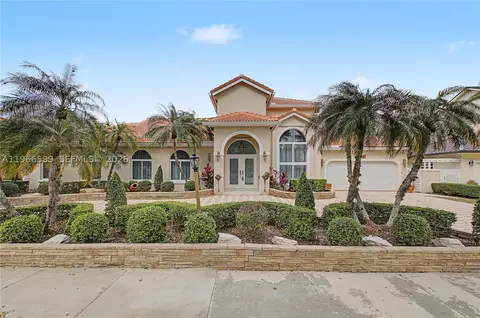 8305 NW 157th Ter, Miami Lakes, FL 33016