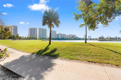 3675 N Country Club Dr #105, Aventura, FL 33180