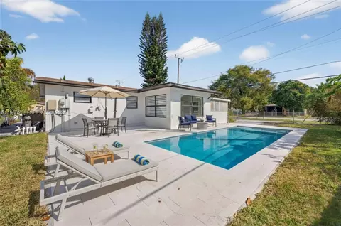 190 NE 173rd St, Miami, FL 33162