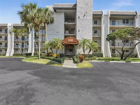 9340 Lagoon Pl #303, Davie, FL 33324
