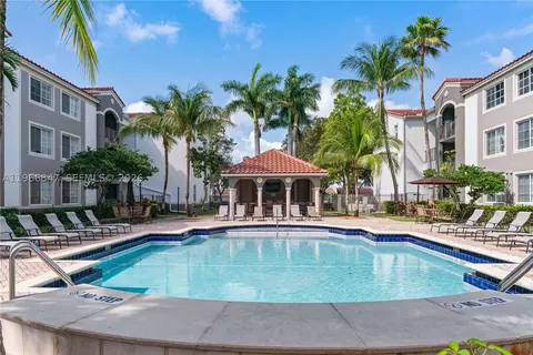 6851 SW 44th St #307, Miami, FL 33155