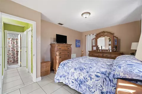 4791 W 3rd Ave, Hialeah, FL 33012 photo 9