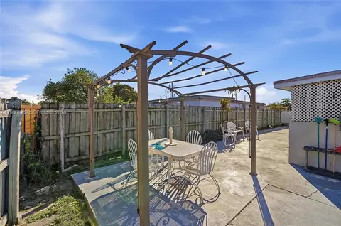 4791 W 3rd Ave, Hialeah, FL 33012 photo 28