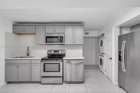 411 N 61st Ave, Hollywood, FL 33024