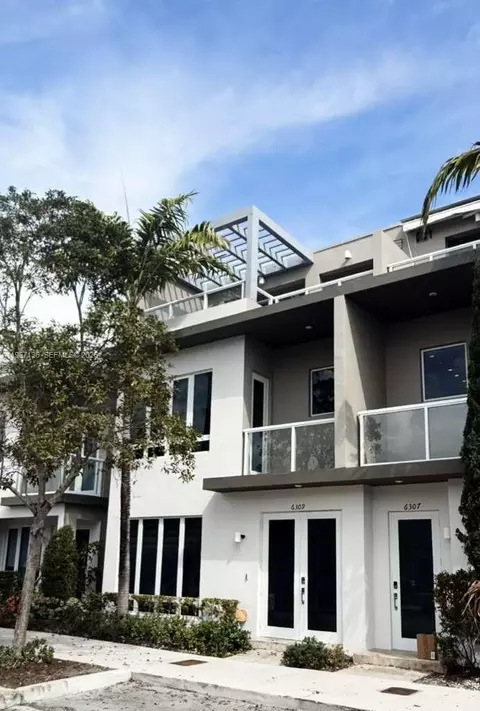 6309 NW 104 Th Path, Doral, FL 33178