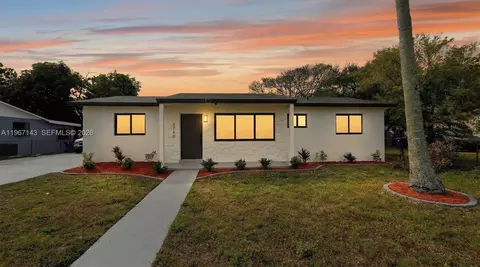 3740 NW 188th St, Miami Gardens, FL 33055