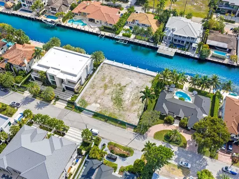 2368 Castilla Isle, Fort Lauderdale, FL 33301