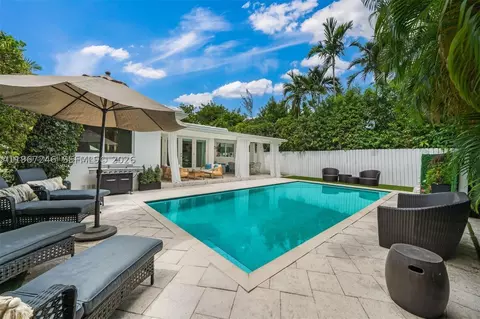 736 W 51 St, Miami Beach, FL 33140