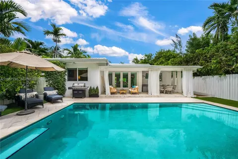 736 W 51 St, Miami Beach, FL 33140