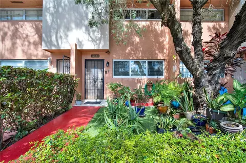 10881 SW 6th St #7, Sweetwater, FL 33174